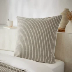 Federa quadrata reversibile in cotone testurizzato e percale (60 x 60 cm) Alice Ecru