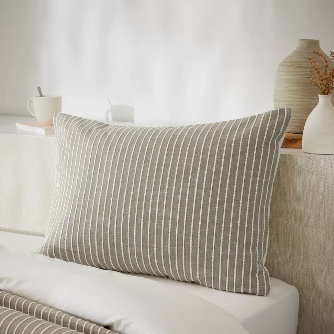 Federa rettangolare reversibile in cotone testurizzato e percale (50 x 80 cm) Alice Ecru
