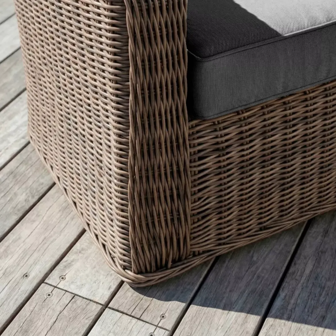 Poltrona da giardino in resina intrecciata Calvi Seppia e grigio scuro