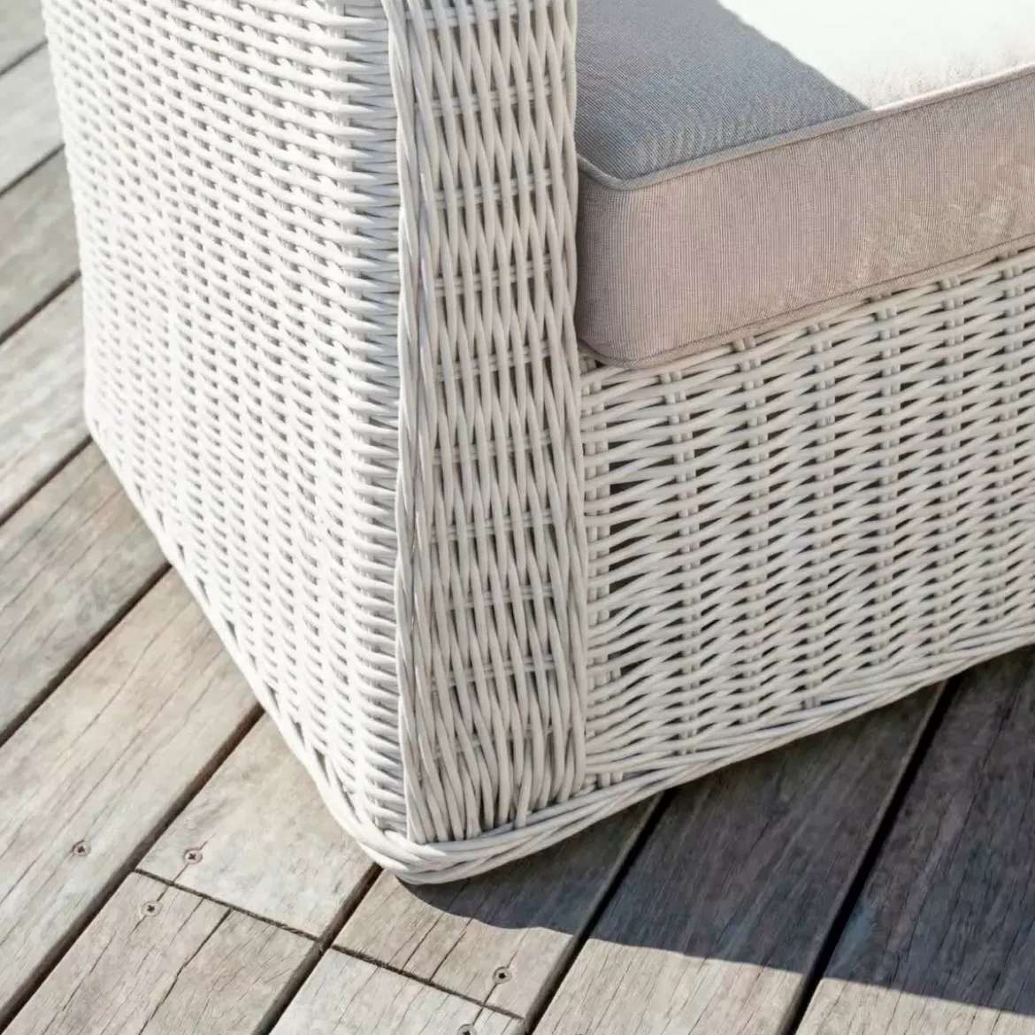 Salotto da giardino in resina intrecciata 5 posti 4 pezzi Calvi Bianco e tortora
