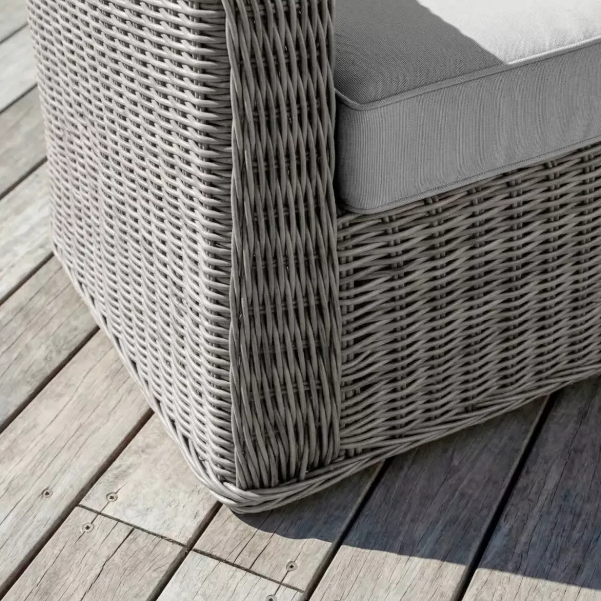 Salotto da giardino in resina intrecciata 7 posti 5 pezzi Calvi Grigio e grigio chiaro