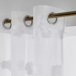 Tenda trasparente con occhielli e pon pon (140 x 240 cm) Suzie Bianco